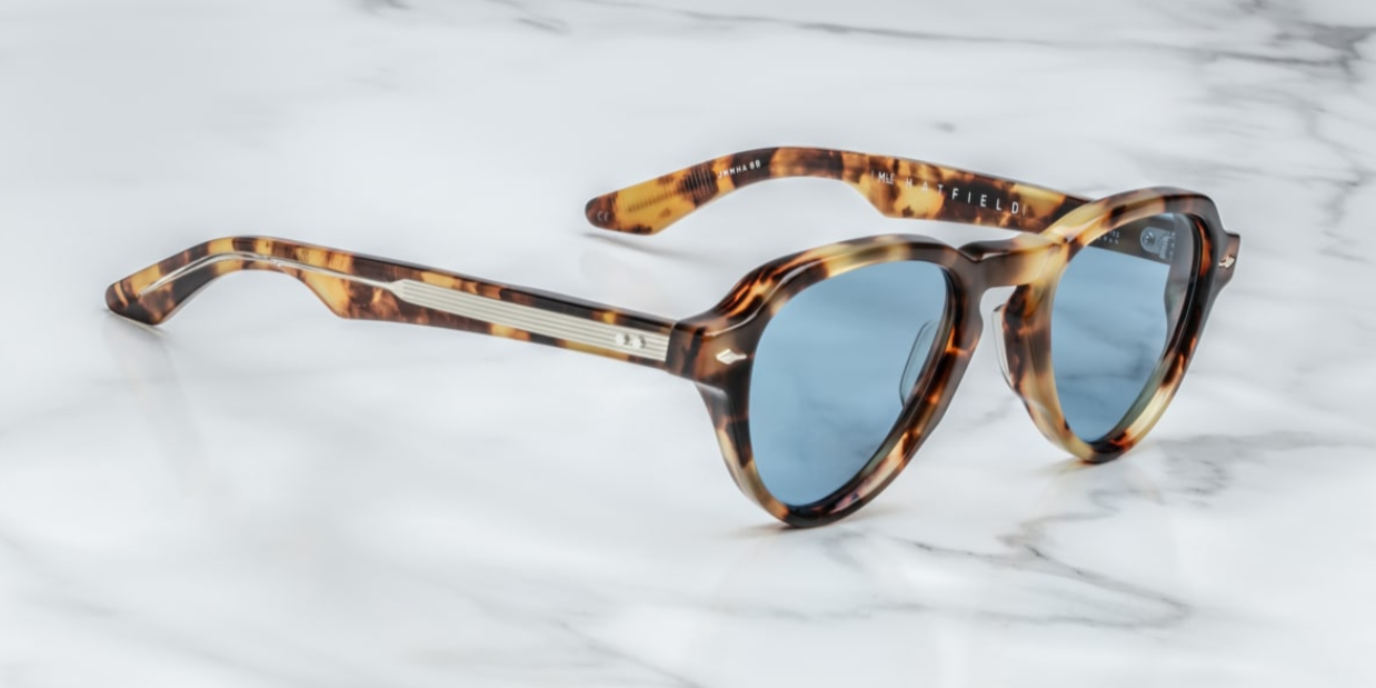 side view of aviator tortishell side view with metal detail on temples