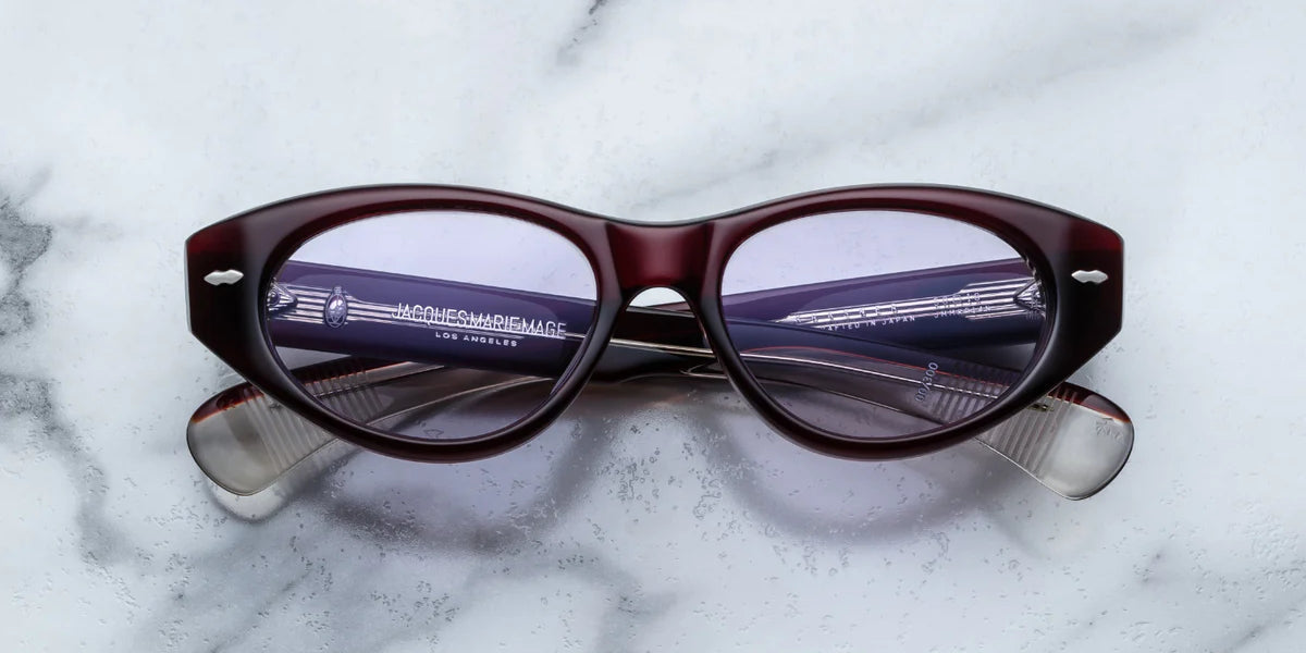 Cat eye shaped sunglass in red
