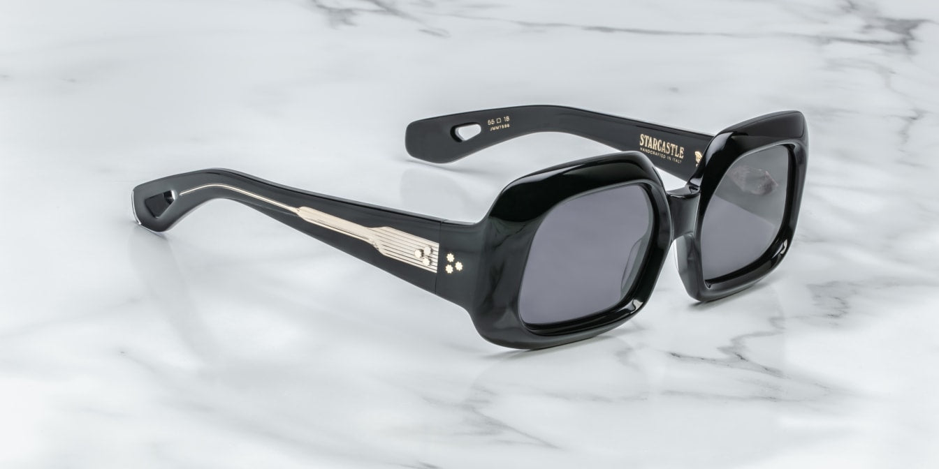 Large black sunglasses with detal on the temples