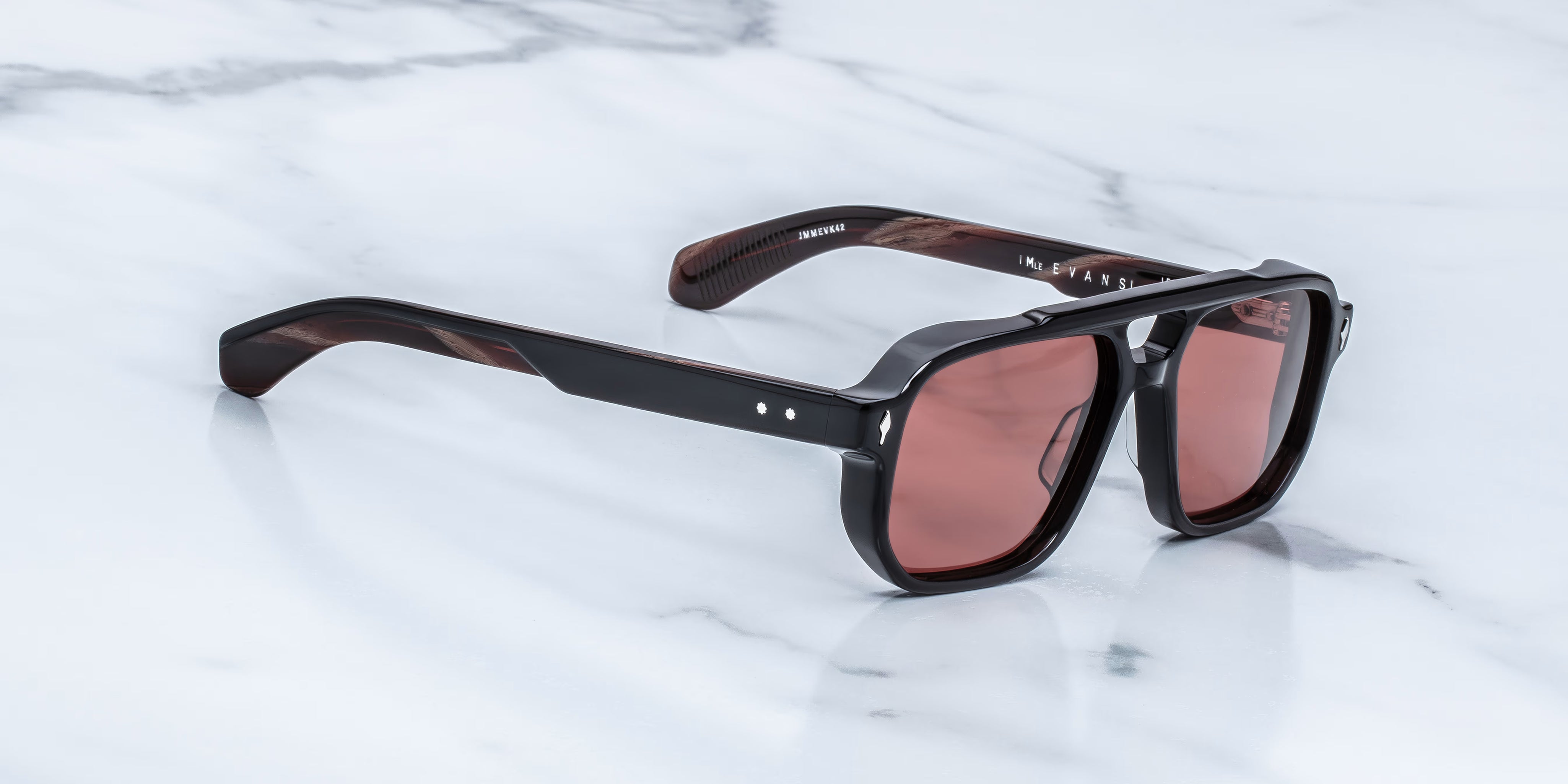 Evans_Velours_3-4_Cropped_5377x3585_r5yqd1.avif