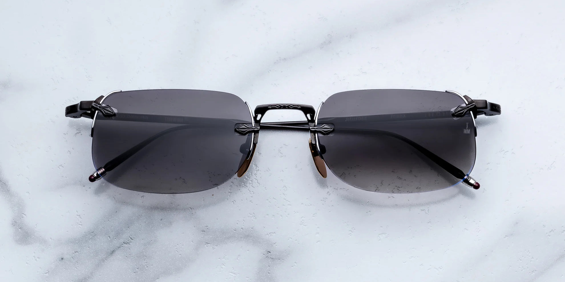 Rimless sunglass with black metal finishes