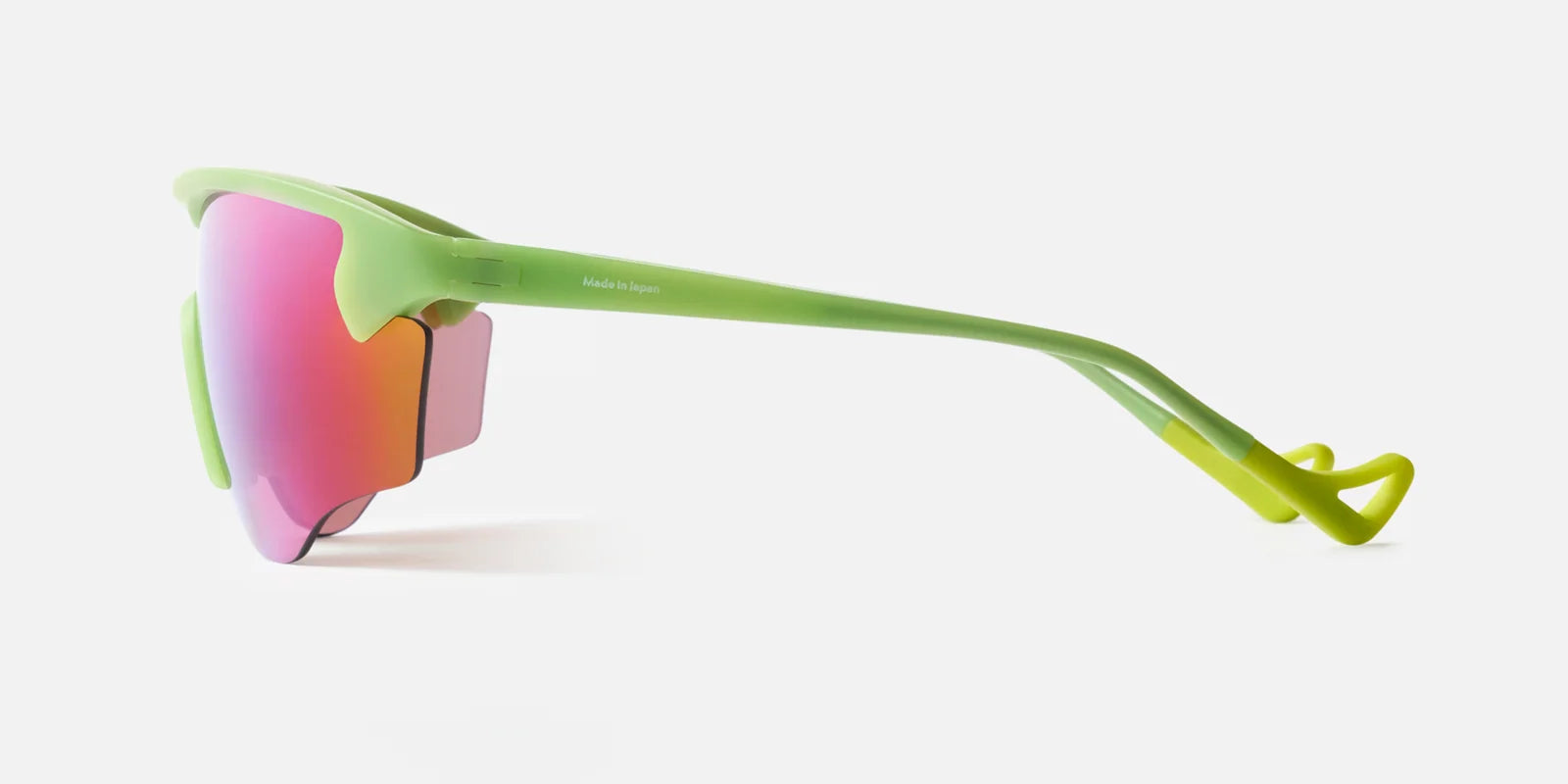 JUNYA_MANTIS_SIDE_03.webp
