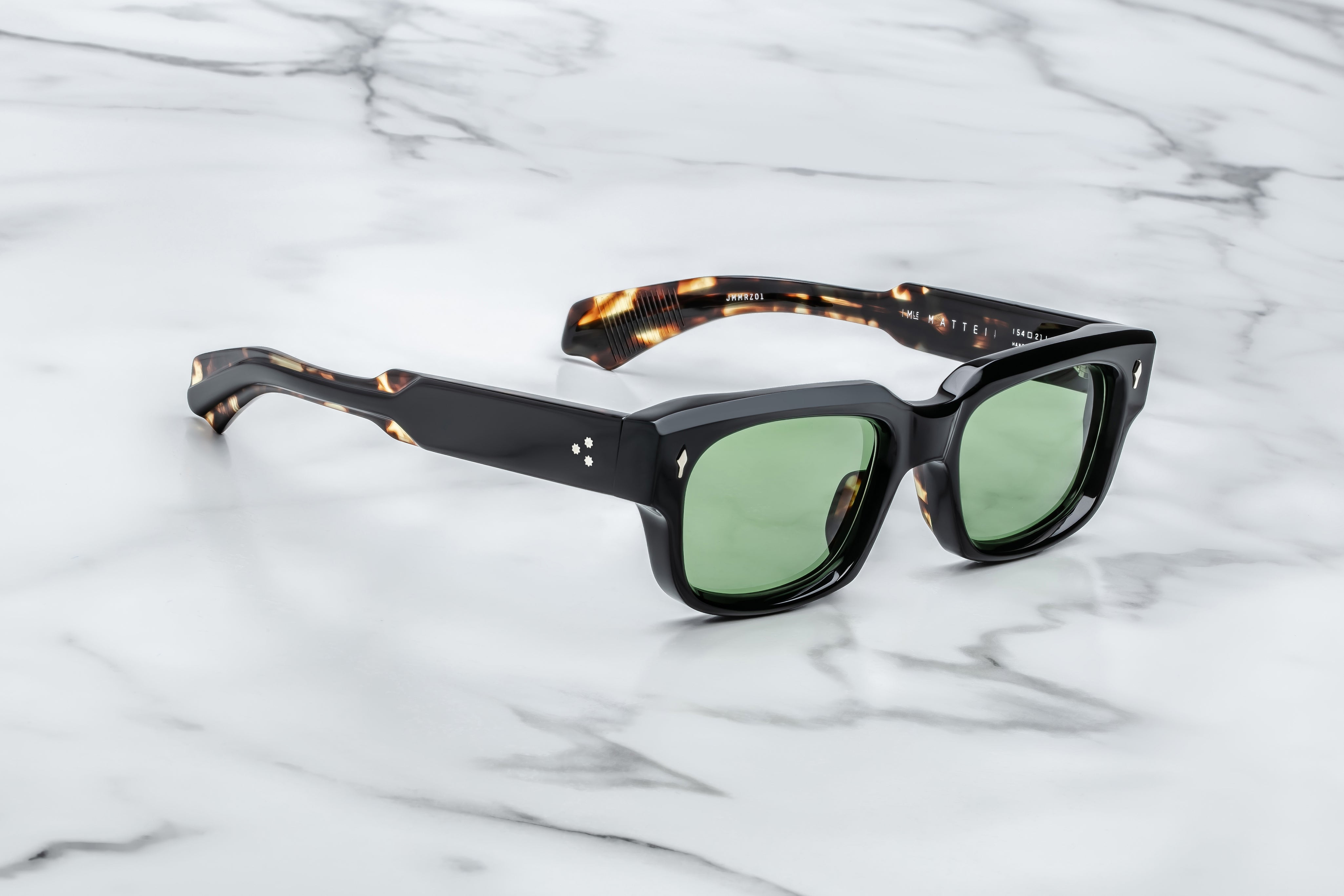 black coloured sunglasses with sterling silver arrow head motify on the sides JMM mattei noir side view