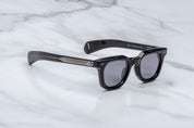 Wayfer style sunglass in blackJM Vendome colour raven with signatrue arrow head detail side view