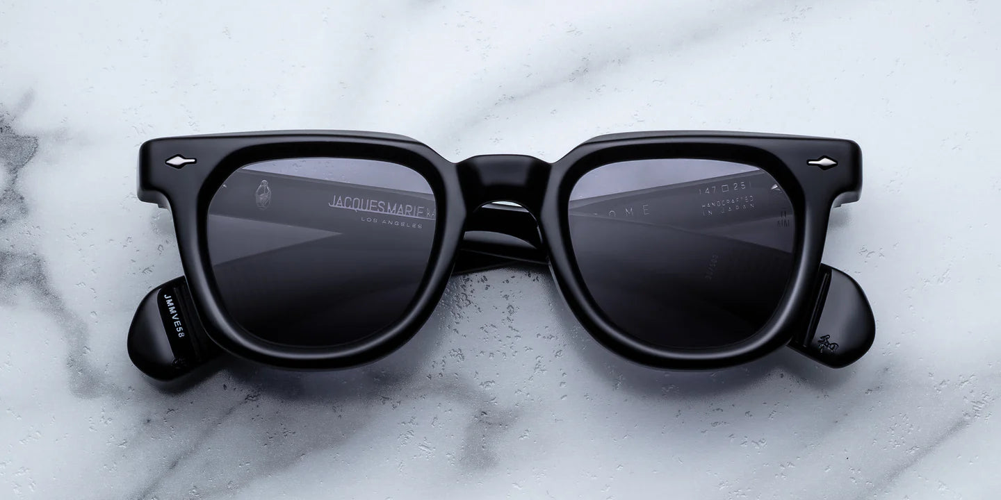 Wayfer style sunglass in blackJM Vendome colour raven with signatrue arrow head detail