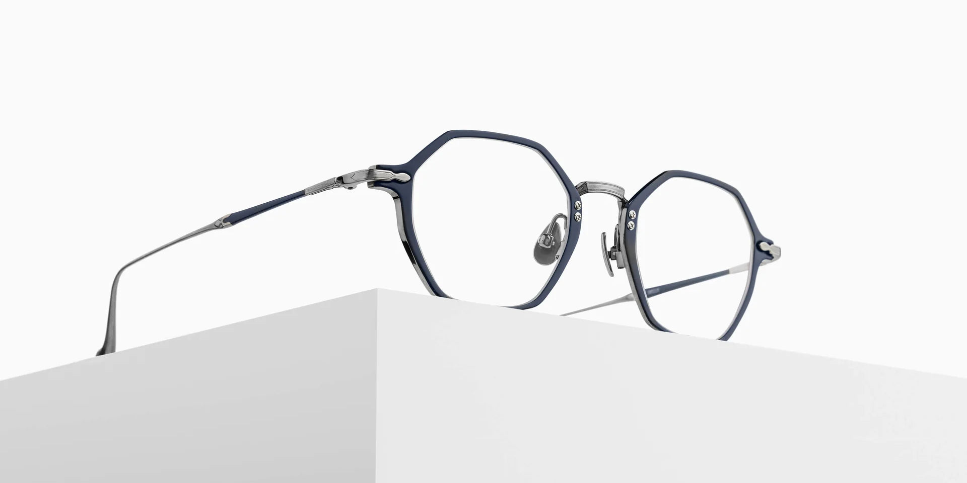 matsuda-eyewear-m3133-as-mnv-47-pedestal_e1534ef6-4810-4f93-83f1-35aa1fb76ebb.webp